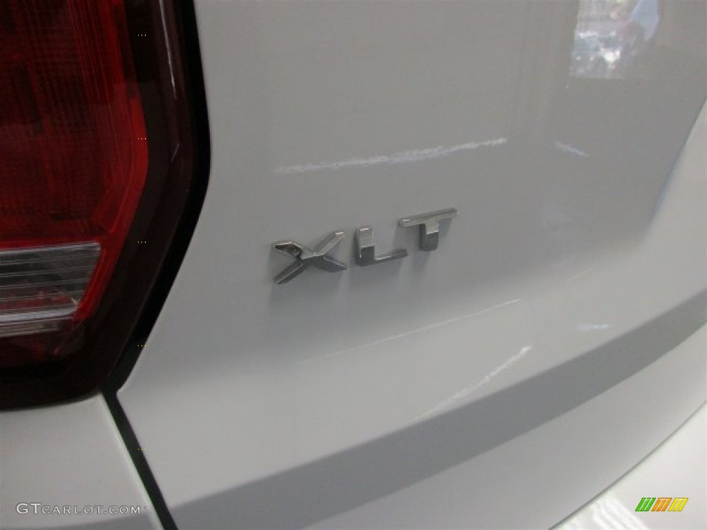 2016 Explorer XLT - Oxford White / Medium Light Camel photo #5