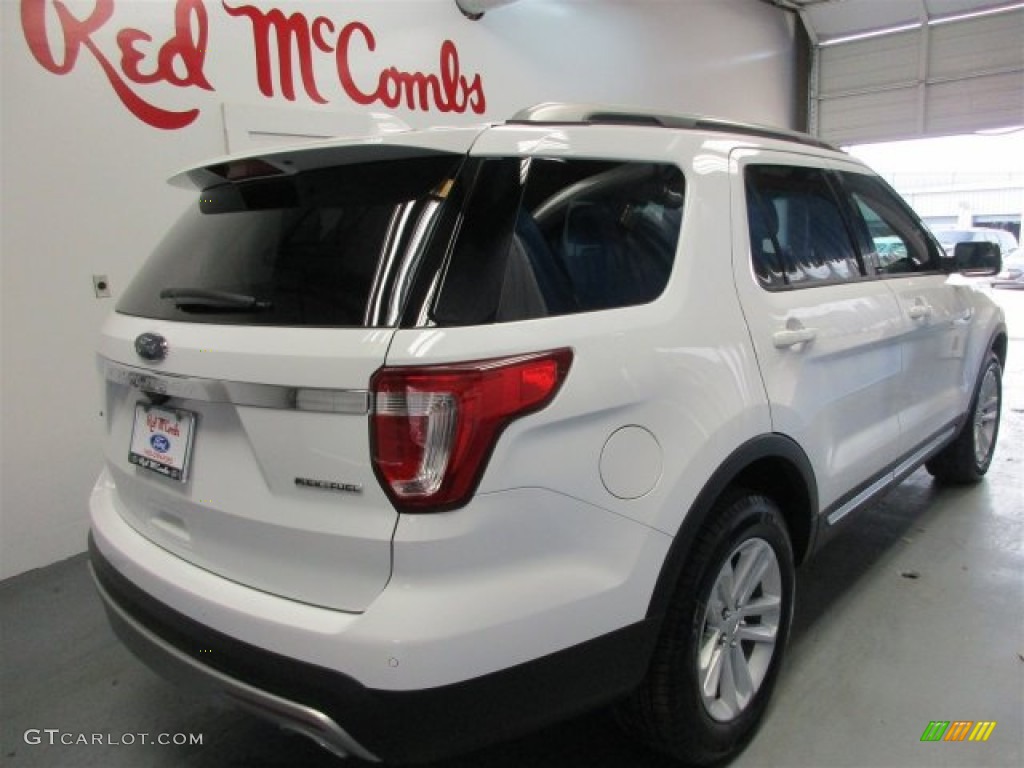 2016 Explorer XLT - Oxford White / Medium Light Camel photo #8