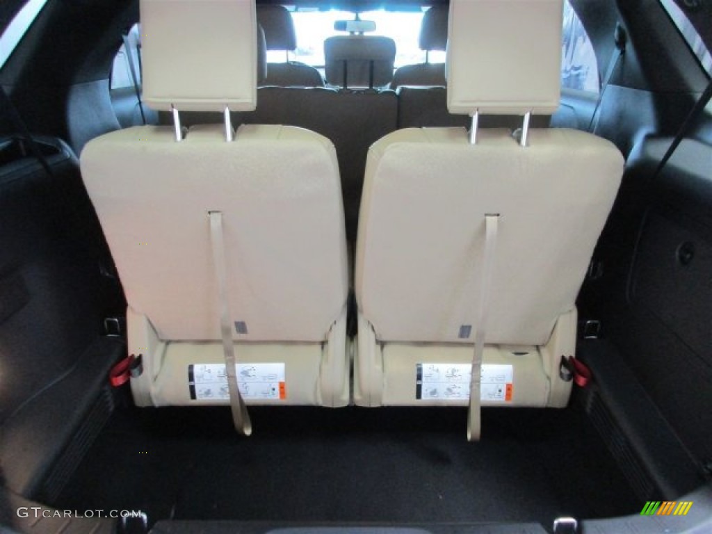 2016 Explorer XLT - Oxford White / Medium Light Camel photo #9
