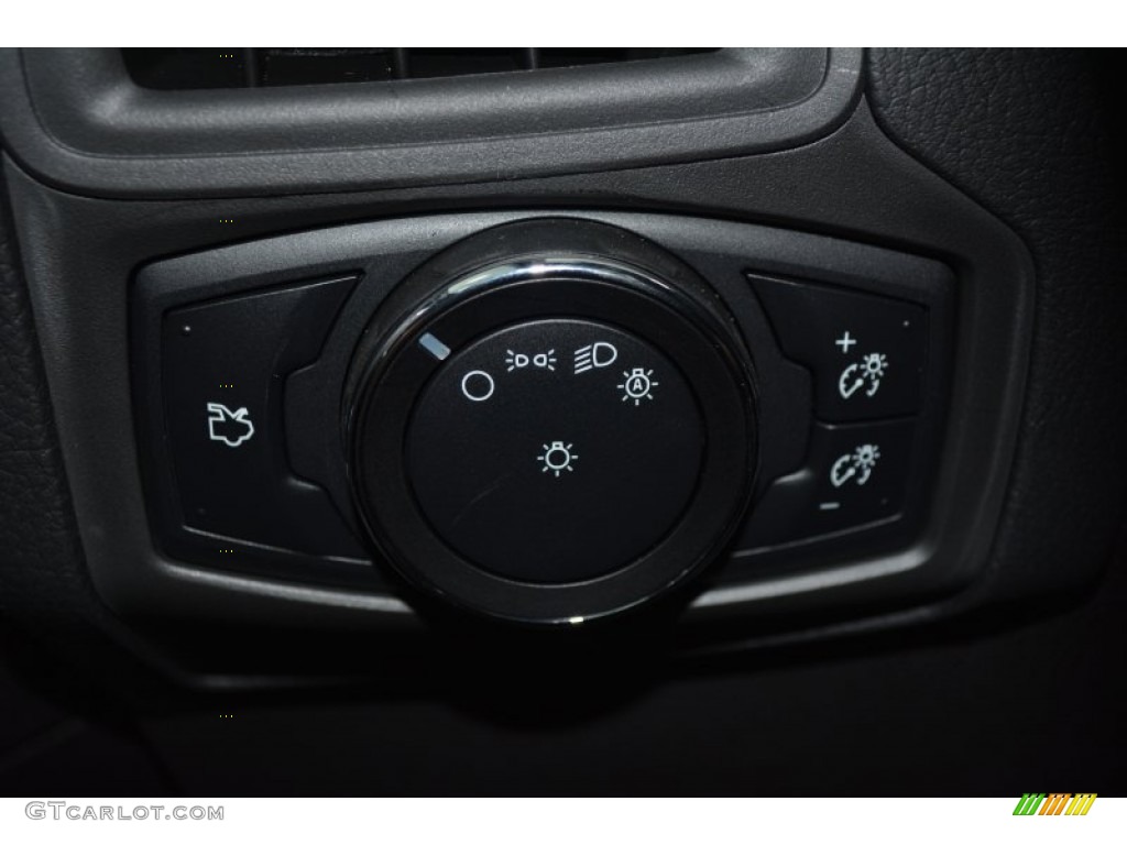 2014 Focus SE Sedan - Blue Candy / Charcoal Black photo #19