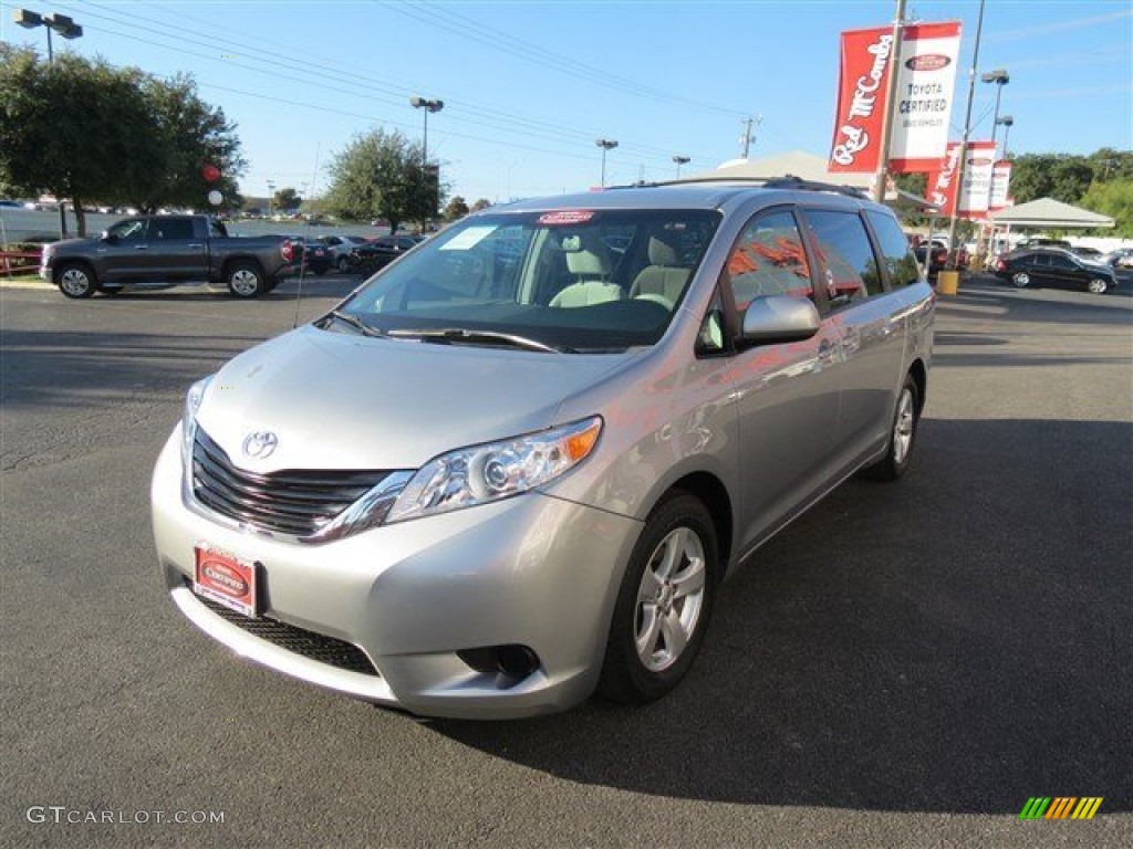 2014 Sienna LE - Silver Sky Metallic / Light Gray photo #4