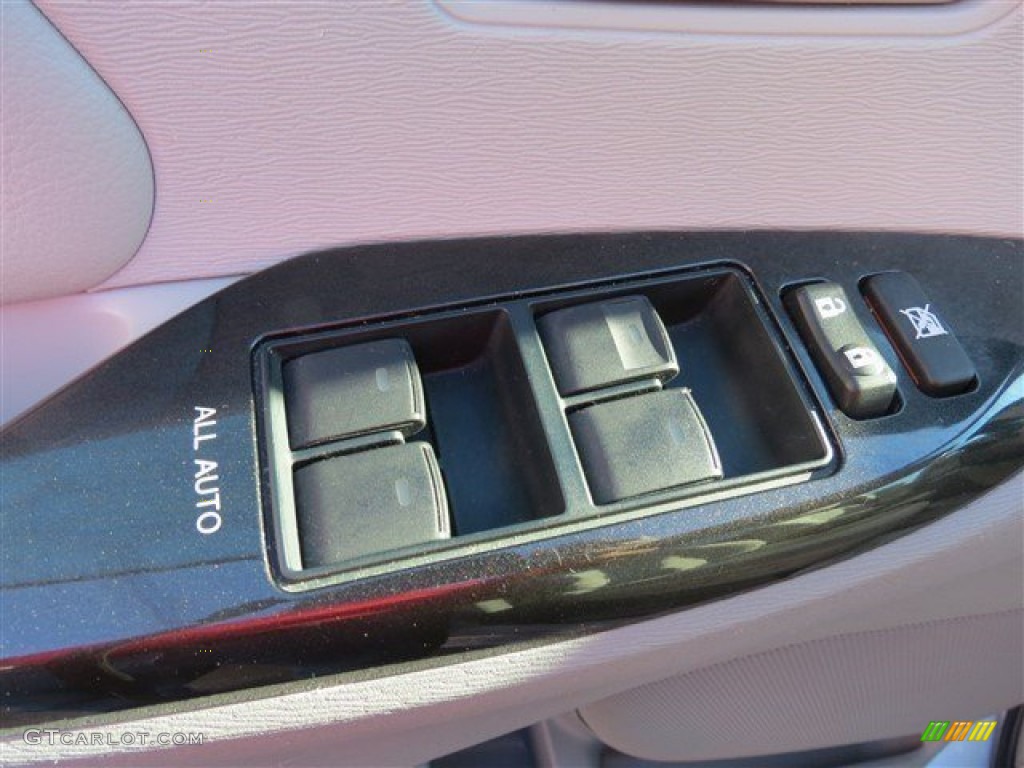 2014 Sienna LE - Silver Sky Metallic / Light Gray photo #11