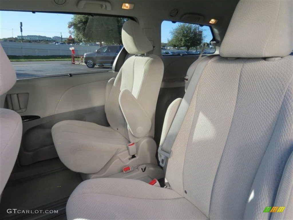 2014 Sienna LE - Silver Sky Metallic / Light Gray photo #15