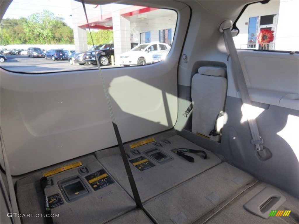 2014 Sienna LE - Silver Sky Metallic / Light Gray photo #21