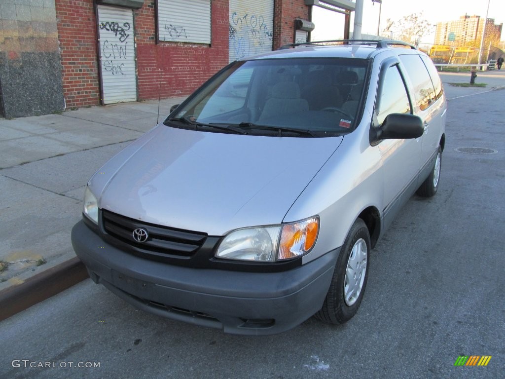 2003 Toyota Sienna LE Exterior Photos
