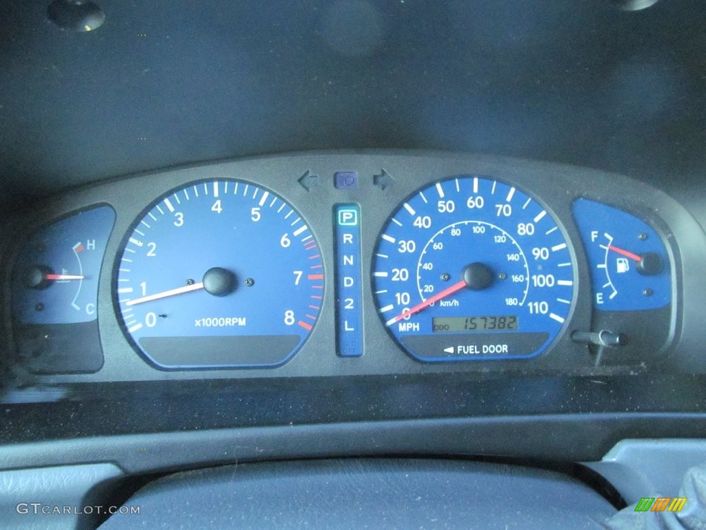 2003 Toyota Sienna LE Gauges Photo #109416696