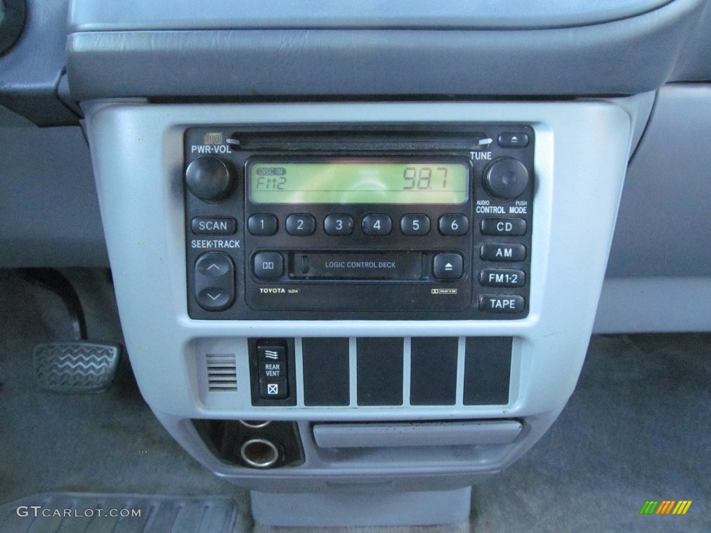 2003 Toyota Sienna LE Controls Photos