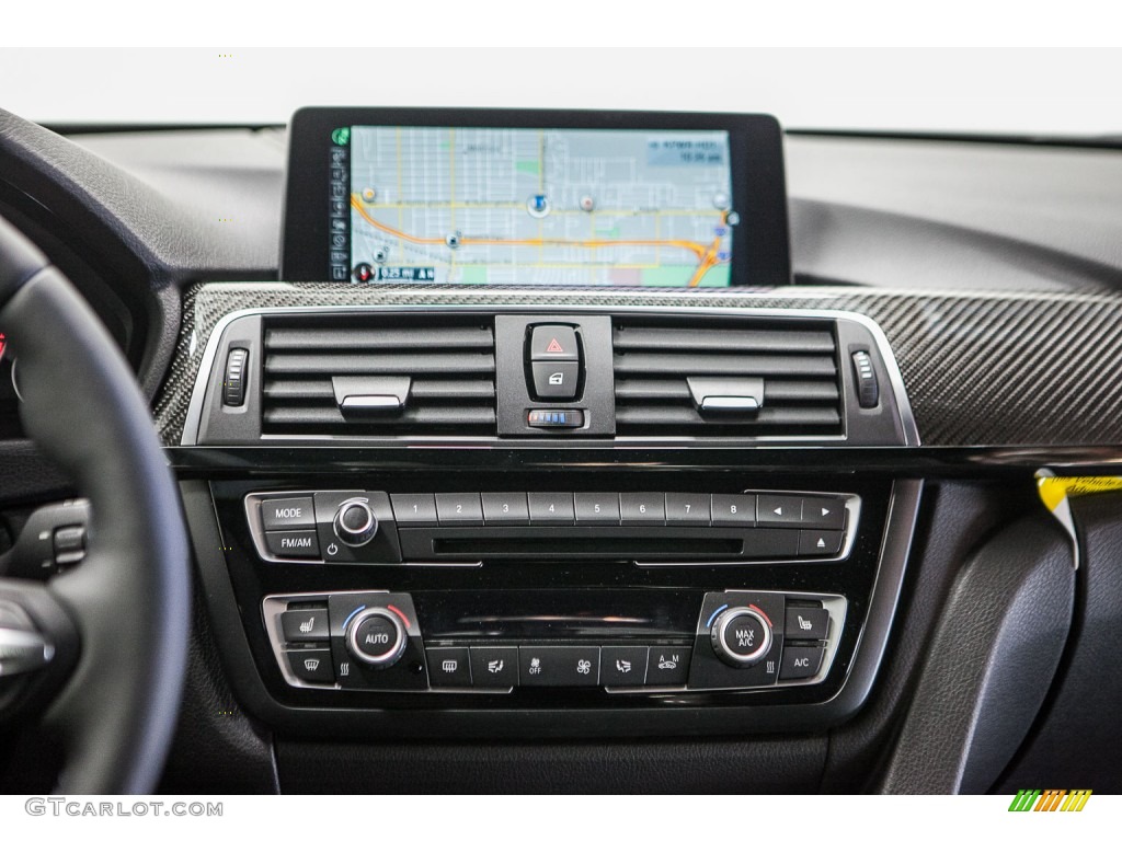 2016 BMW M4 Coupe Controls Photos