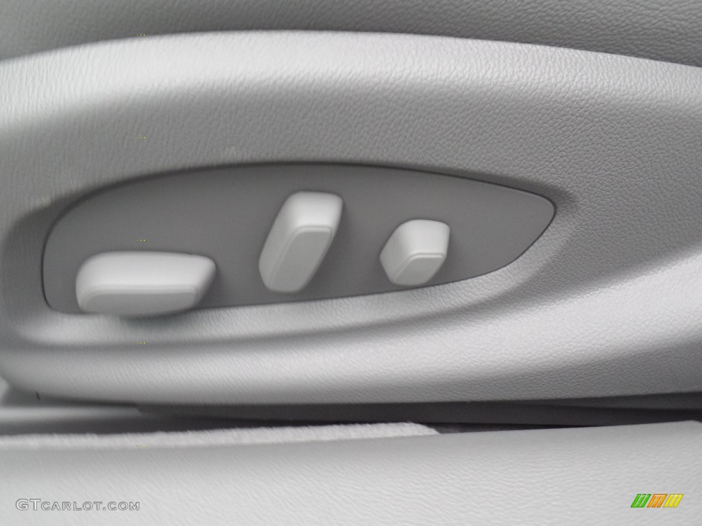 2016 Chevrolet Impala LT Controls Photo #109433115