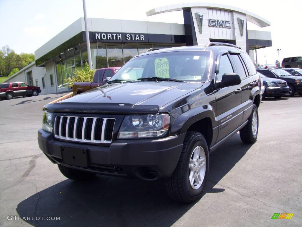 2004 Grand Cherokee Laredo 4x4 - Brillant Black Crystal Pearl / Dark Slate Gray photo #1