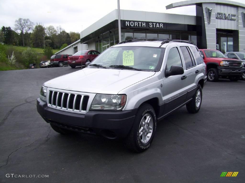 2004 Grand Cherokee Laredo 4x4 - Bright Silver Metallic / Dark Slate Gray photo #1