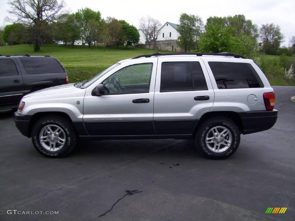 2004 Grand Cherokee Laredo 4x4 - Bright Silver Metallic / Dark Slate Gray photo #2