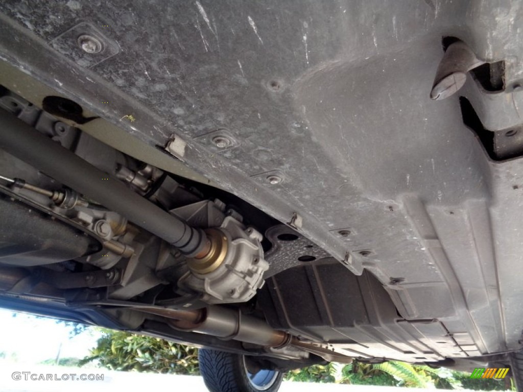 2002 BMW X5 3.0i Undercarriage Photos