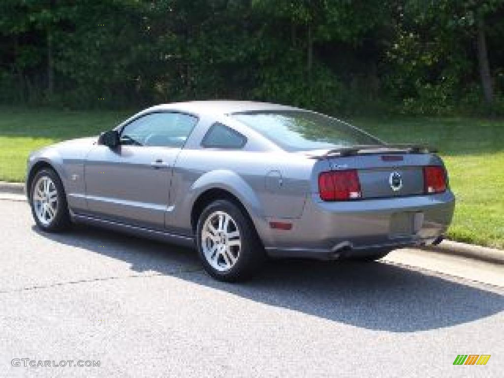 2006 Mustang GT Premium Coupe - Tungsten Grey Metallic / Dark Charcoal photo #40