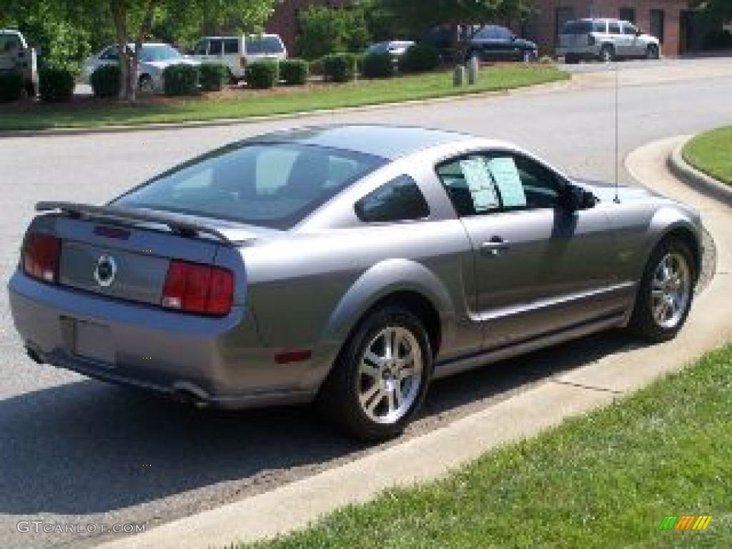 2006 Mustang GT Premium Coupe - Tungsten Grey Metallic / Dark Charcoal photo #41