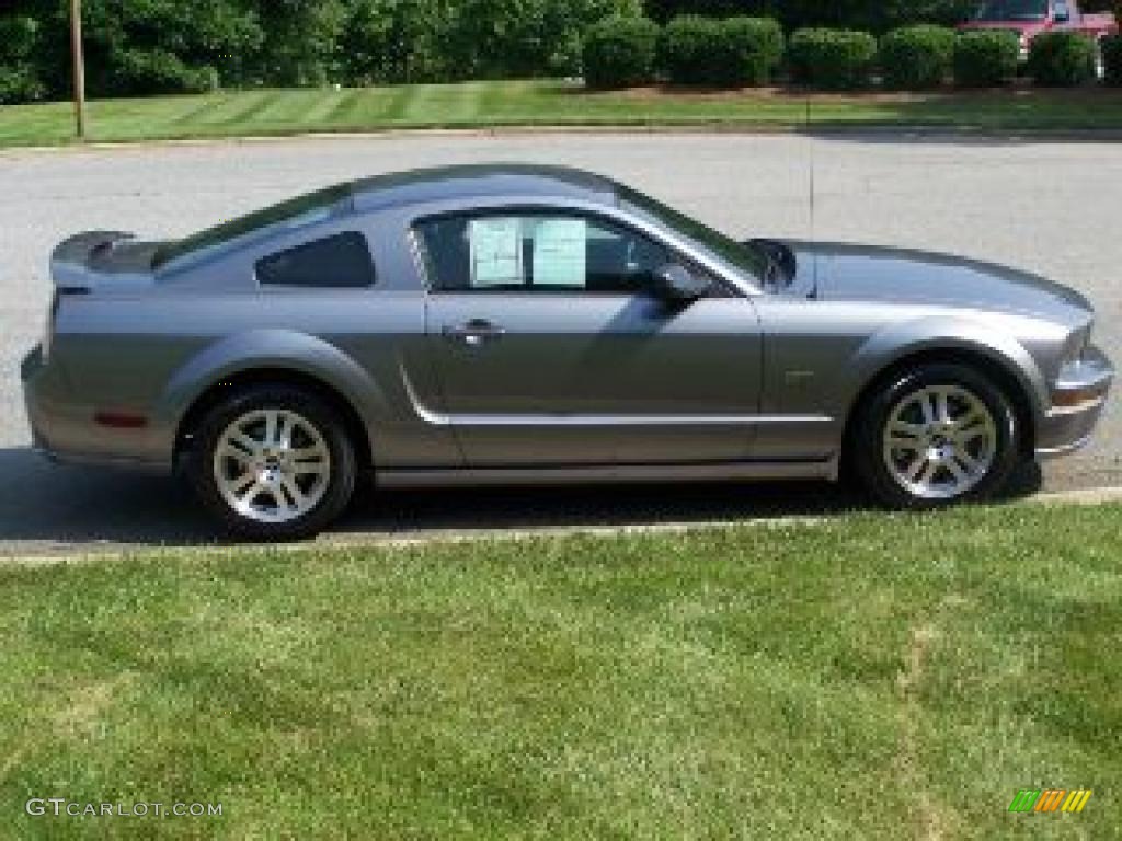 2006 Mustang GT Premium Coupe - Tungsten Grey Metallic / Dark Charcoal photo #42