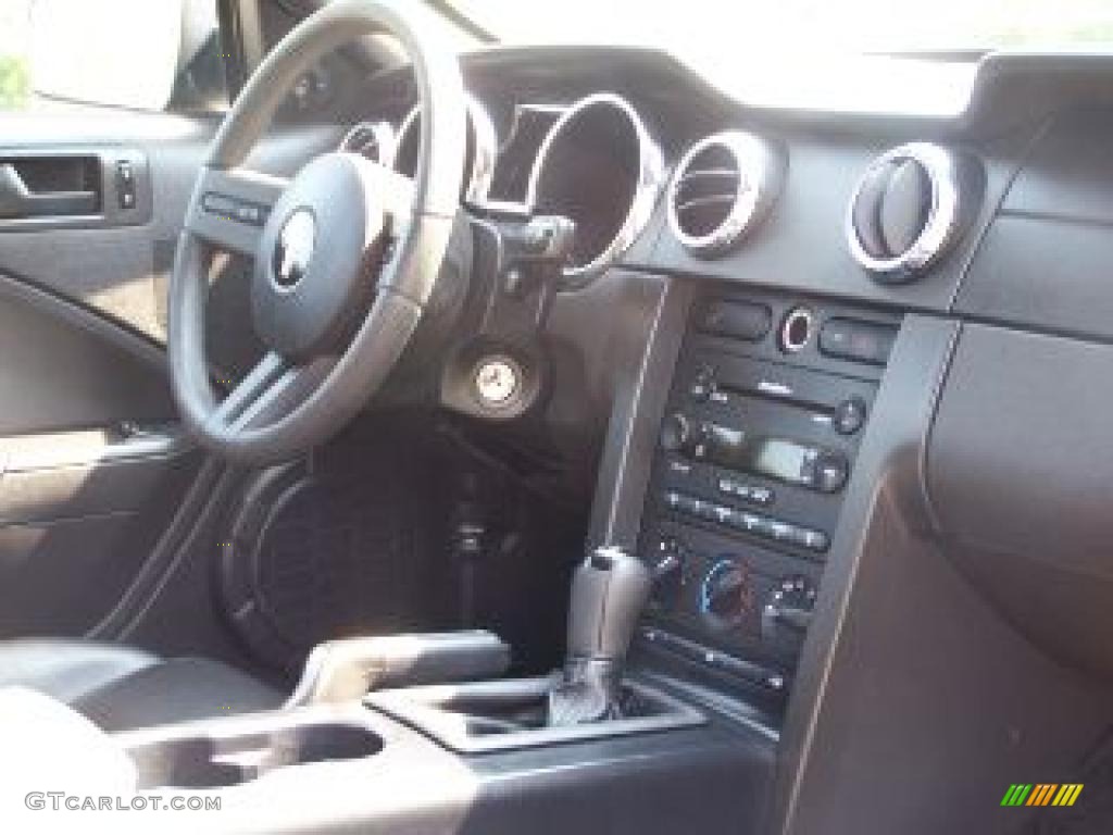 2006 Mustang GT Premium Coupe - Tungsten Grey Metallic / Dark Charcoal photo #47