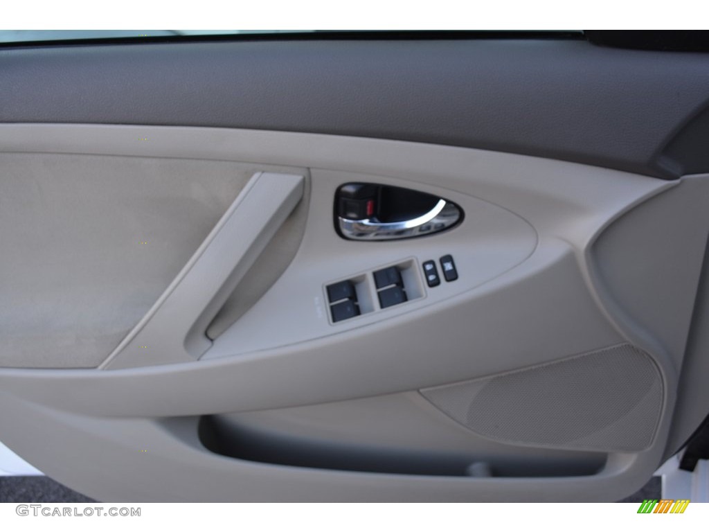 2010 Camry LE - Super White / Bisque photo #9