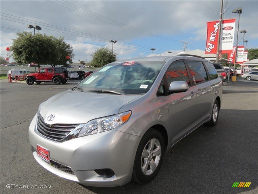 2014 Sienna LE - Silver Sky Metallic / Light Gray photo #4