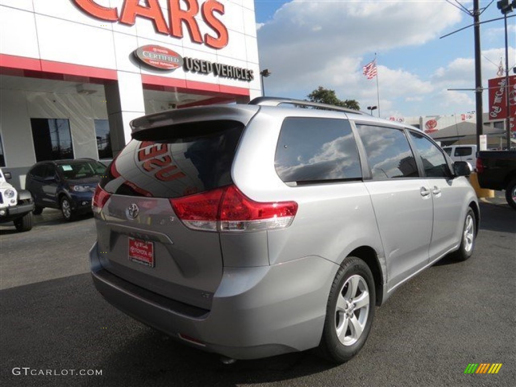 2014 Sienna LE - Silver Sky Metallic / Light Gray photo #8