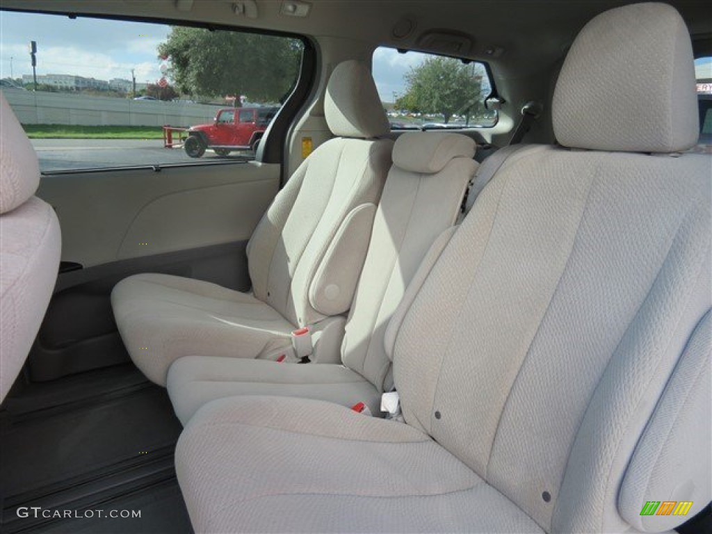 2014 Sienna LE - Silver Sky Metallic / Light Gray photo #15