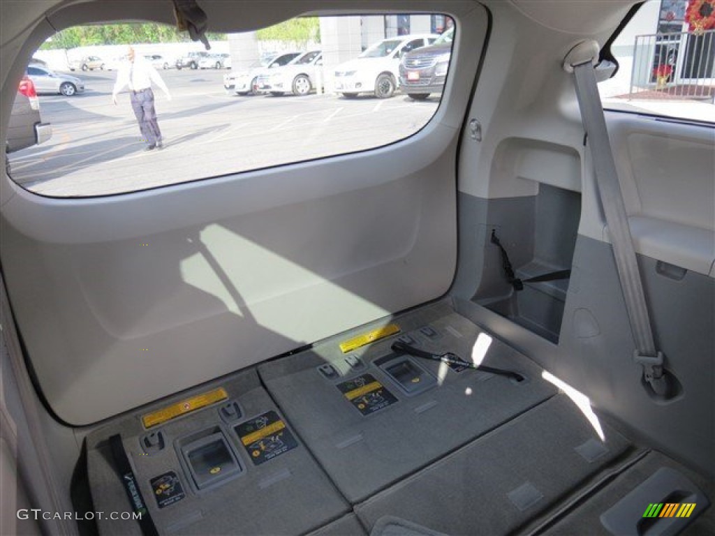 2014 Sienna LE - Silver Sky Metallic / Light Gray photo #20