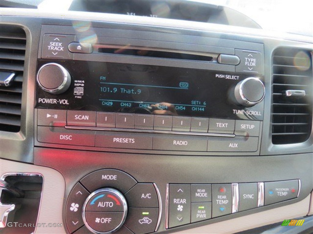 2014 Sienna LE - Silver Sky Metallic / Light Gray photo #21