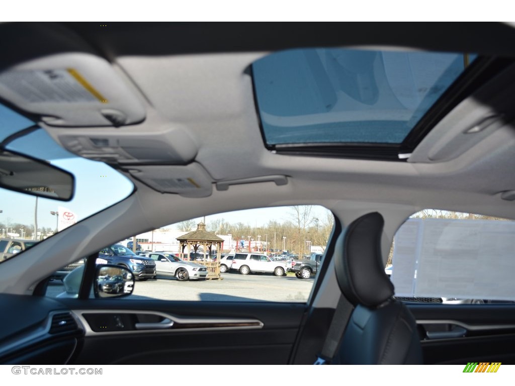 2016 Fusion SE - Ingot Silver Metallic / Charcoal Black photo #11