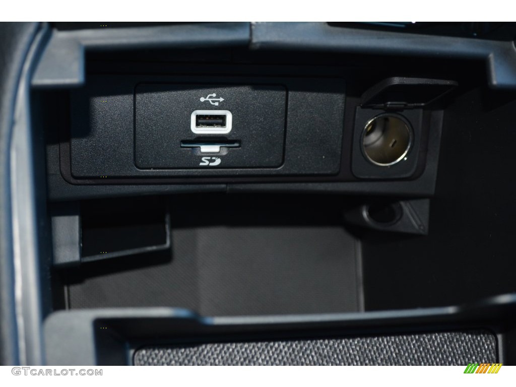 2016 Fusion SE - Ingot Silver Metallic / Charcoal Black photo #16