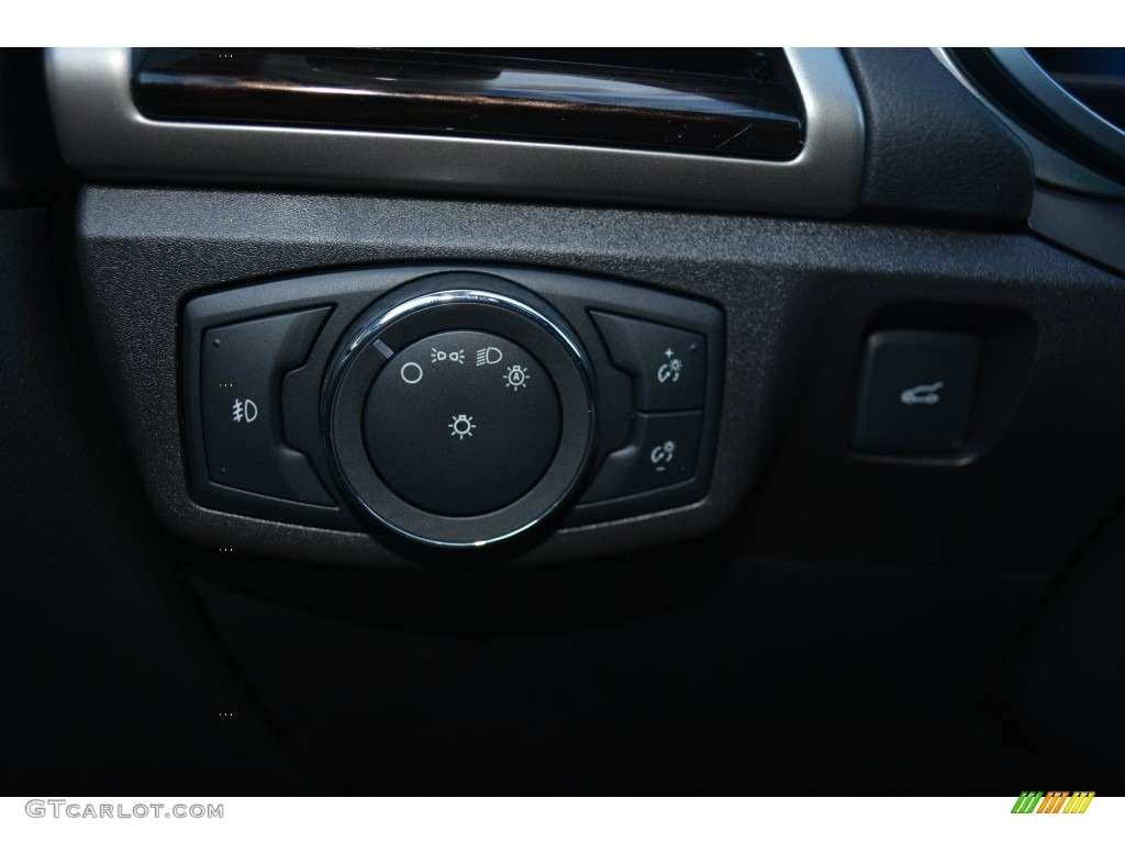 2016 Fusion SE - Ingot Silver Metallic / Charcoal Black photo #21