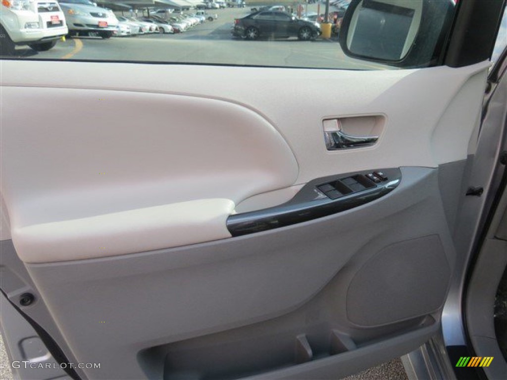 2012 Sienna SE - Predawn Gray Mica / Dark Charcoal photo #12
