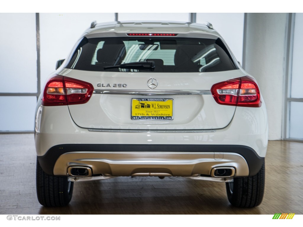 2016 GLA 250 - Cirrus White / Black photo #4