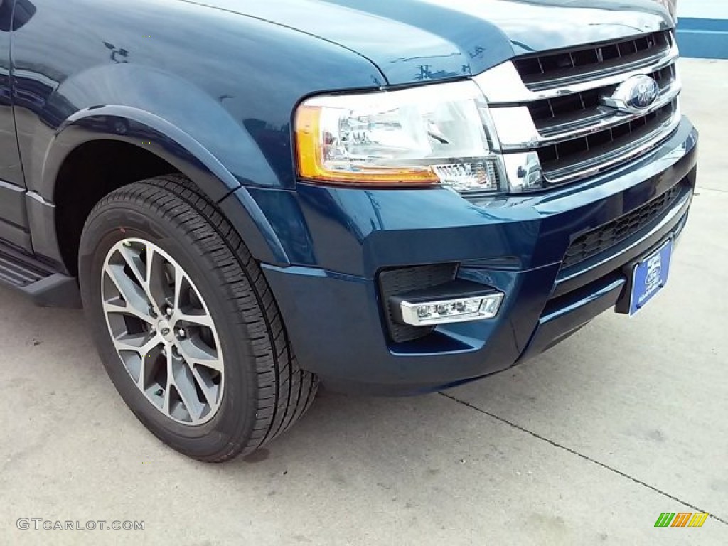 2016 Expedition XLT - Blue Jeans Metallic / Dune photo #2