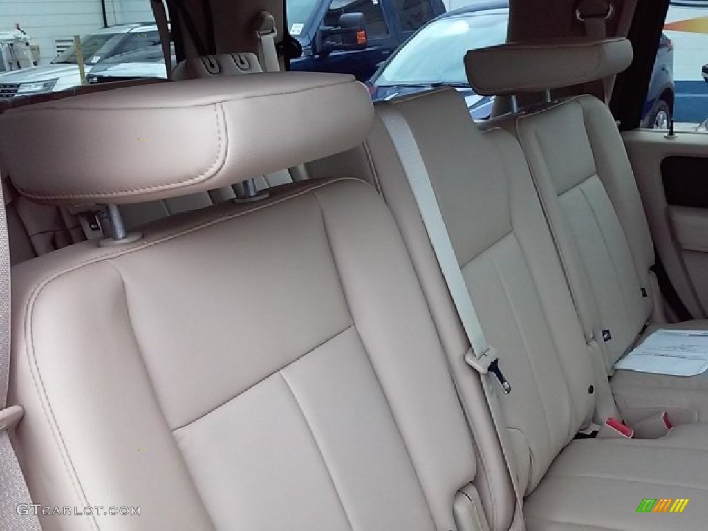 2016 Expedition XLT - Blue Jeans Metallic / Dune photo #21