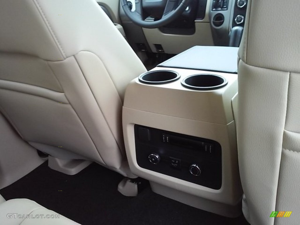 2016 Expedition XLT - Blue Jeans Metallic / Dune photo #22