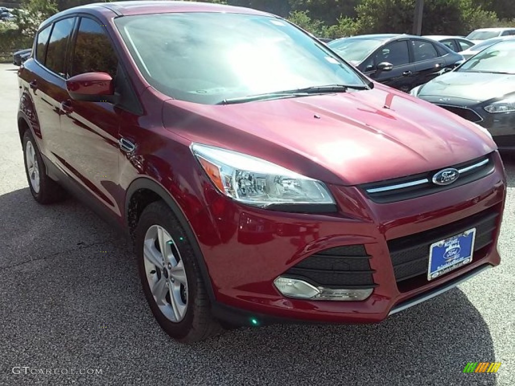 2016 Escape SE - Ruby Red Metallic / Charcoal Black photo #1