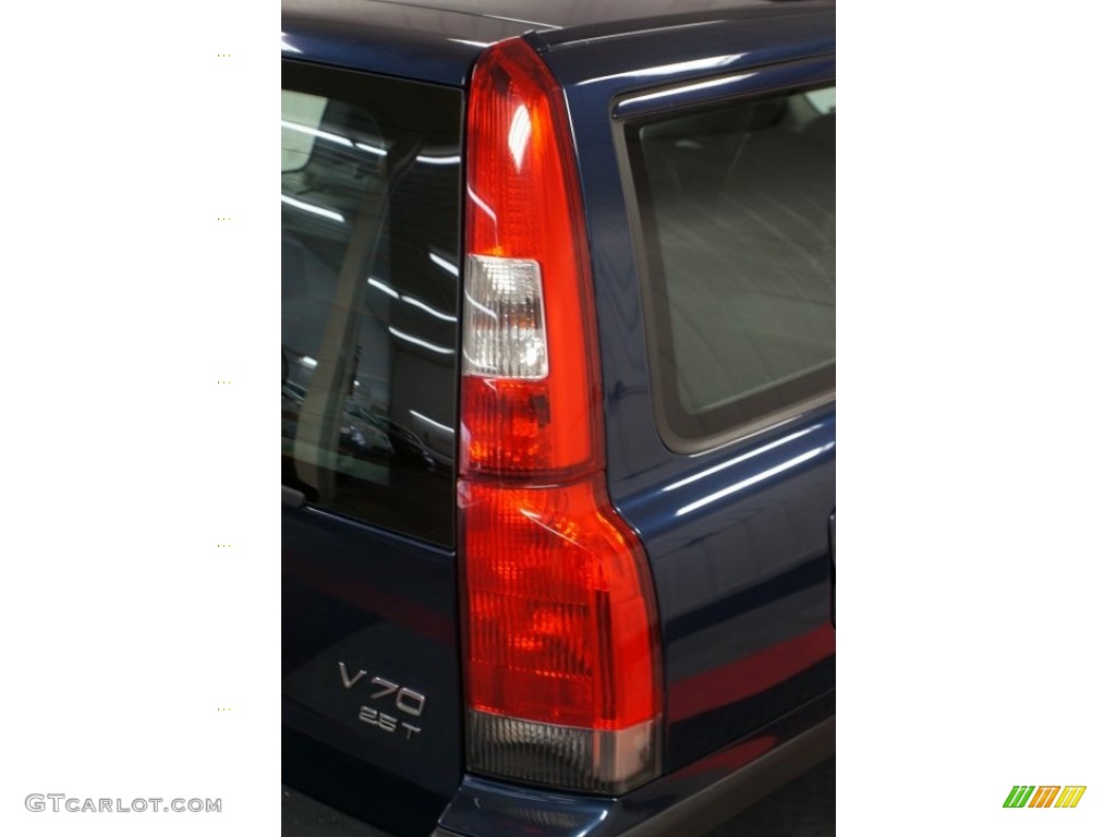2004 V70 2.5T - Nautic Blue Metallic / Taupe photo #64