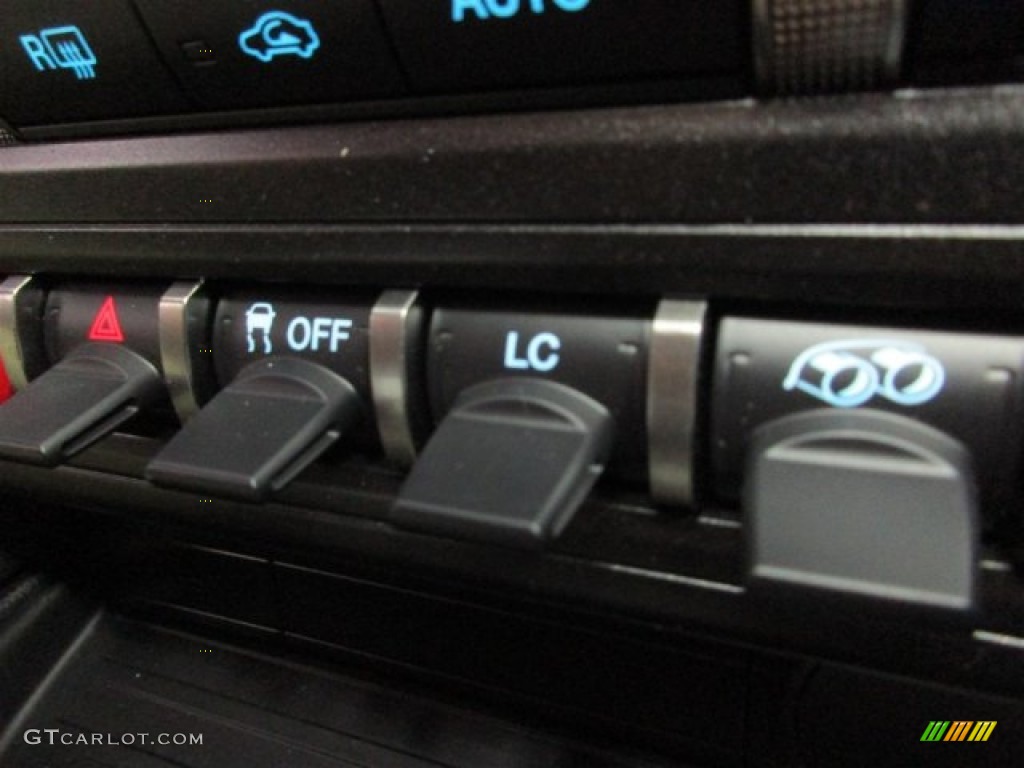 2016 Ford Mustang Shelby GT350 Controls Photo #109472226