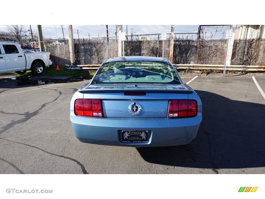 2008 Mustang V6 Deluxe Coupe - Windveil Blue Metallic / Light Graphite photo #4