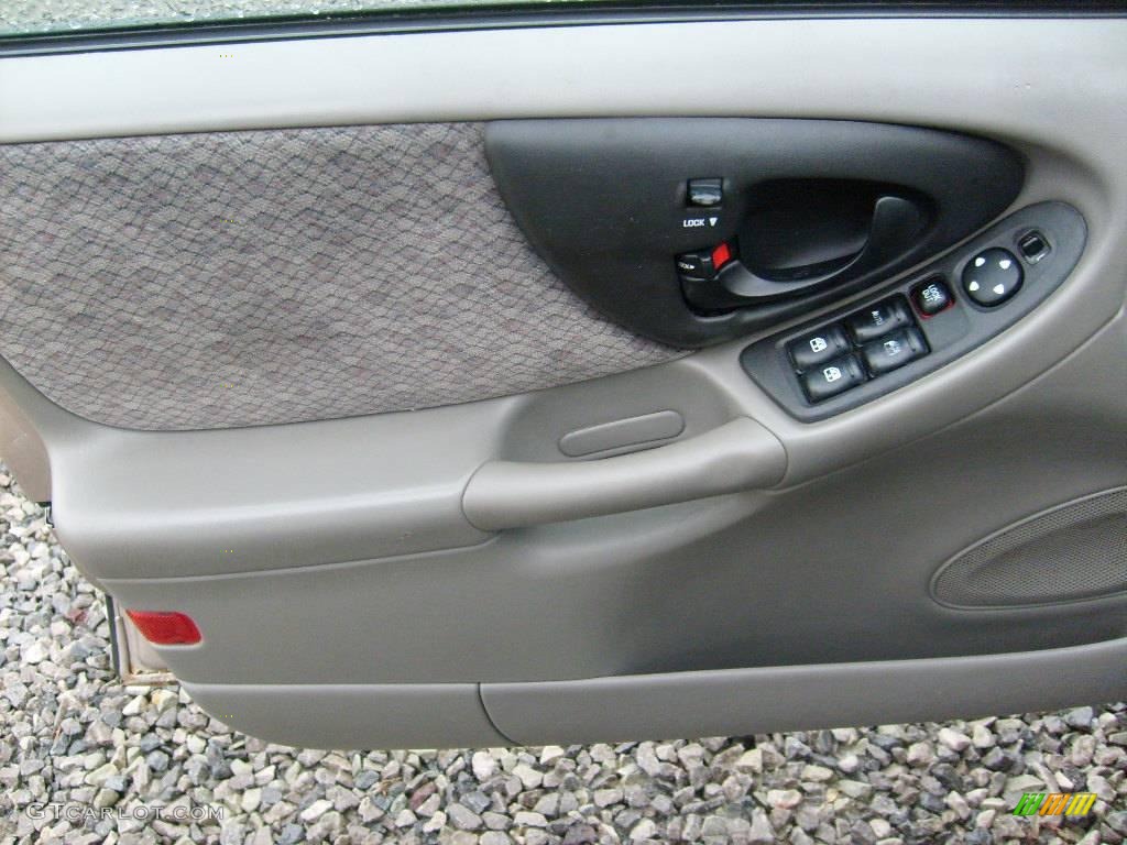 2000 Malibu Sedan - Sandrift Metallic / Gray photo #10