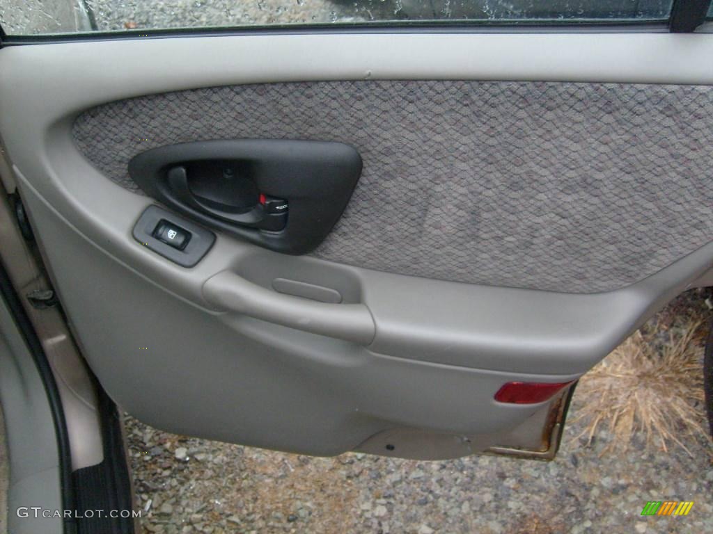 2000 Malibu Sedan - Sandrift Metallic / Gray photo #14