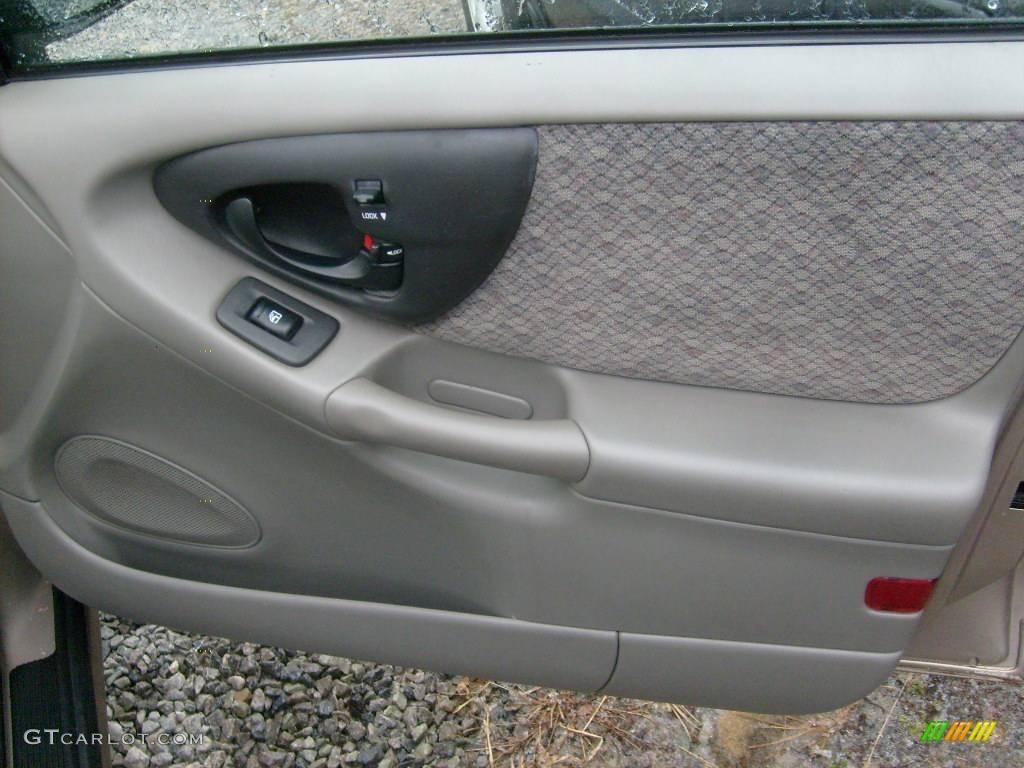 2000 Malibu Sedan - Sandrift Metallic / Gray photo #16
