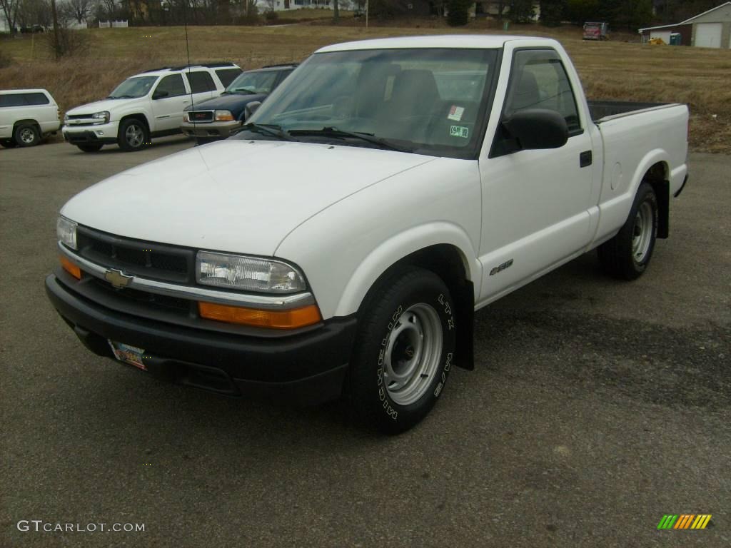 2001 S10 Regular Cab - Summit White / Medium Gray photo #1