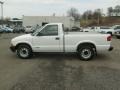 2001 Summit White Chevrolet S10 Regular Cab  photo #2