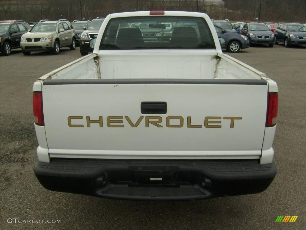2001 S10 Regular Cab - Summit White / Medium Gray photo #4