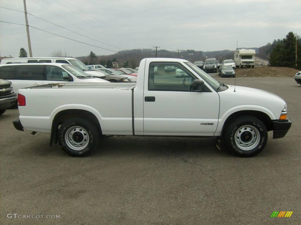 2001 S10 Regular Cab - Summit White / Medium Gray photo #6