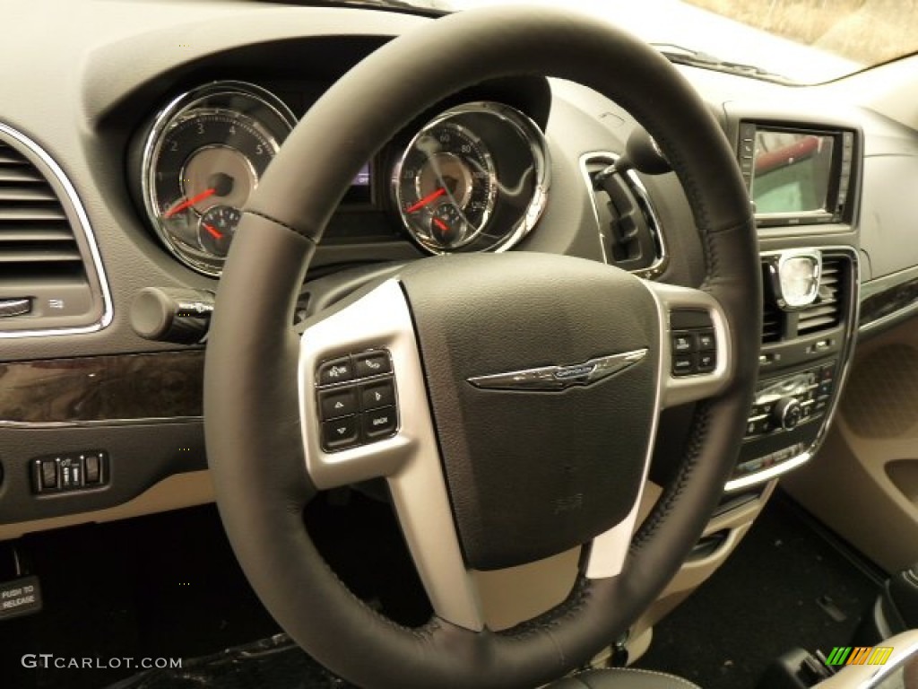 2016 Town & Country Touring - Brilliant Black Crystal Pearl / Black/Light Graystone photo #5