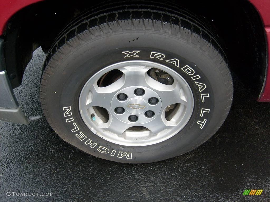 2004 Silverado 1500 LS Extended Cab - Sport Red Metallic / Dark Charcoal photo #9