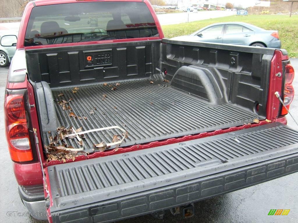 2004 Silverado 1500 LS Extended Cab - Sport Red Metallic / Dark Charcoal photo #13