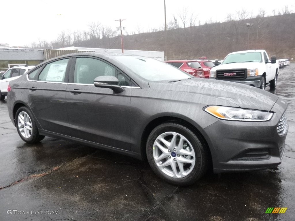 2016 Fusion SE - Magnetic Metallic / Charcoal Black photo #1